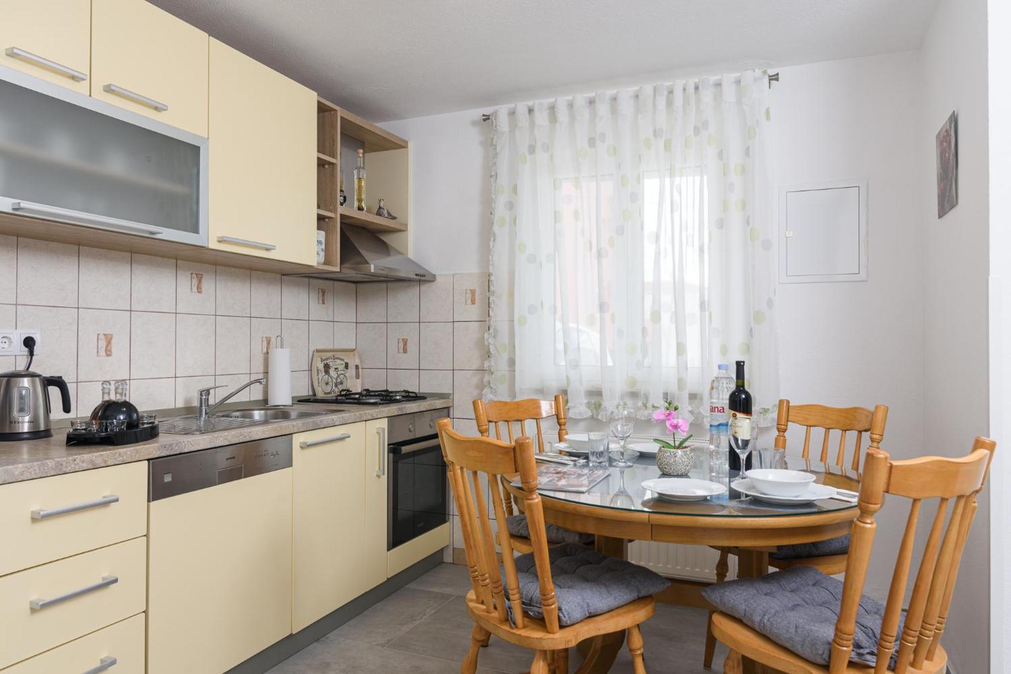 טרוגיר Apartman Karic מראה חיצוני תמונה